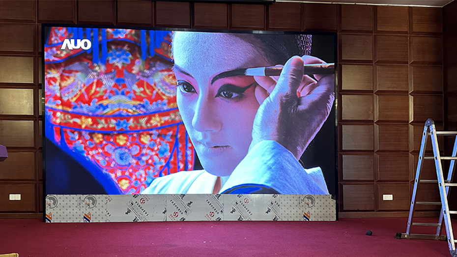 上海浦东假日酒店宴会厅惊艳亮相，P2.0室内LED显示屏打造多媒体舞台新纪元